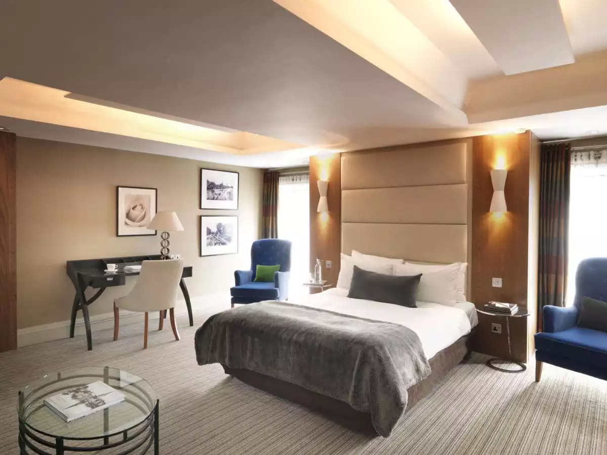 Accesible deluxe double bedroom at The Runnymede on Thames