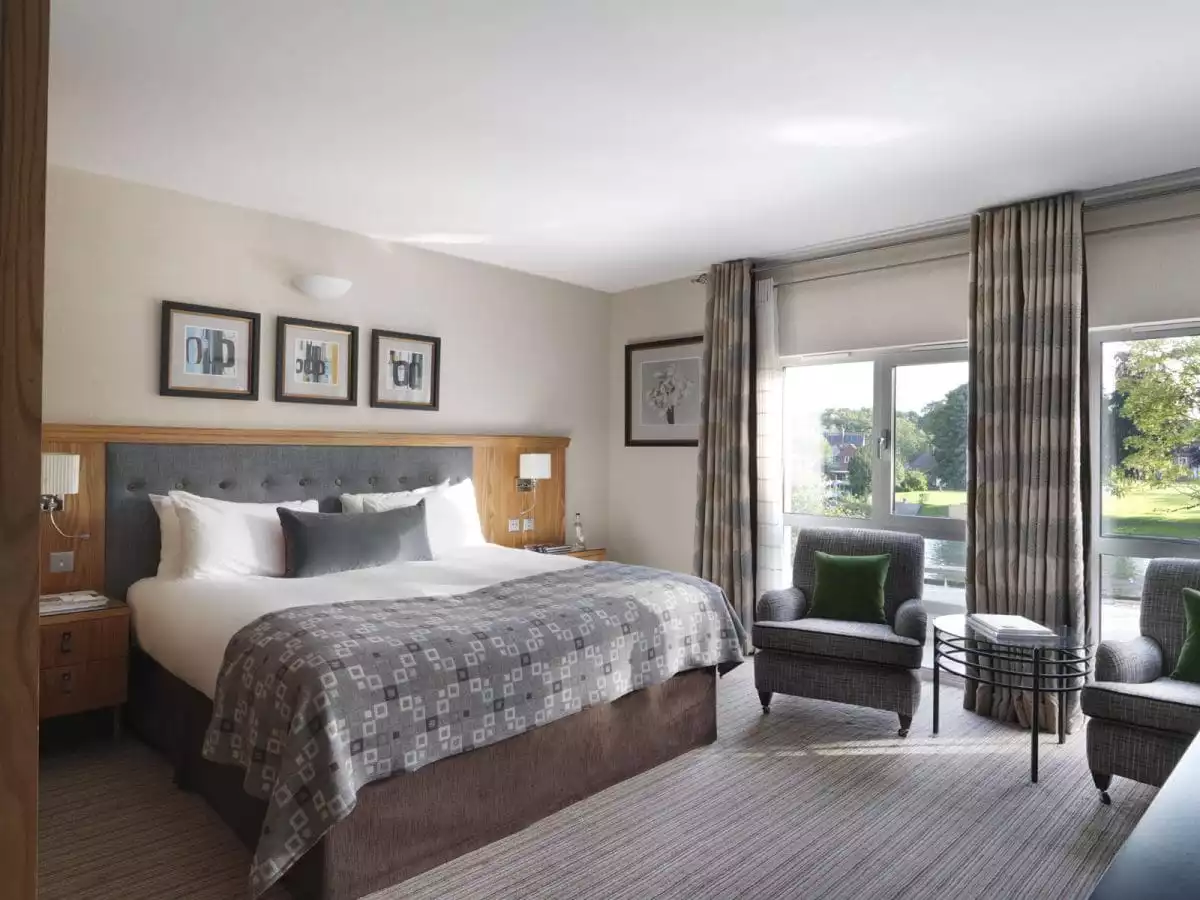 Riverside deluxe double bedroom at The Runnymede on Thames