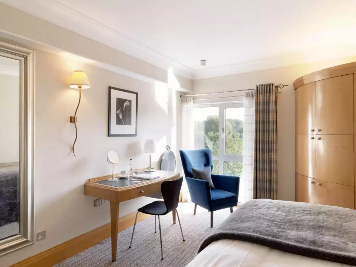 Single bedroom at The Runnymede on Thames